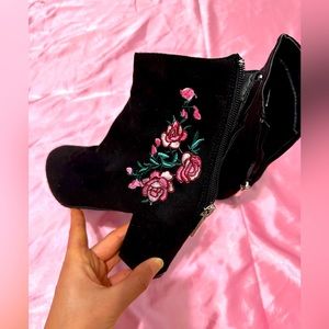 Women. Heeled boots. Size 7  also  fit 7.5.